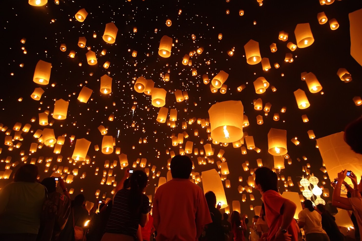 The-Enchanting-Tale-Behind-Japan’s-Glowing-Lantern-Festival the-enchanting-tale-behind-japans-glowing-lantern-festival