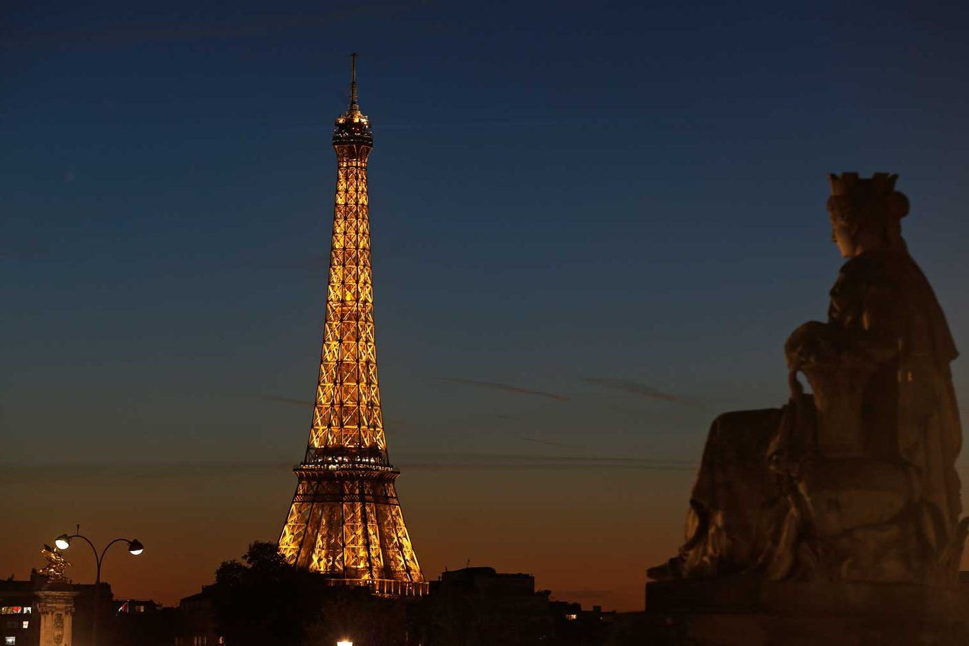 The-Surprising-Reason-You-Can8217t-Photograph-The-Eiffel-Tower-After-Dark the-surprising-reason-you-cant-photograph-the-eiffel-tower-after-dark