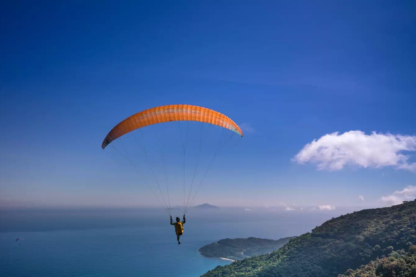 Thrilling-Paragliding-Spots-With-Stunning-Vistas thrilling-paragliding-spots-with-stunning-vistas