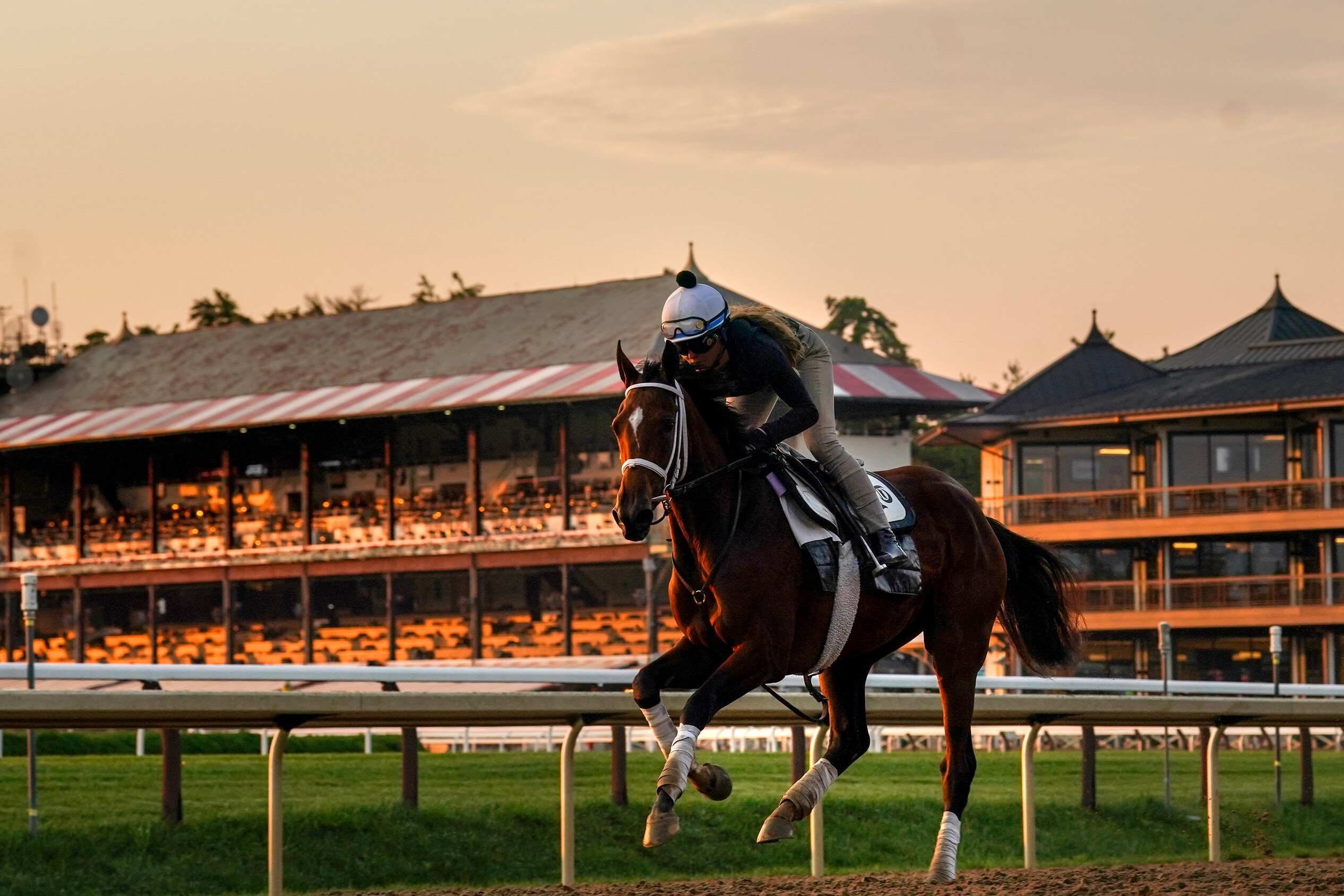 thrills-await-at-saratoga-springs-iconic-racetrack