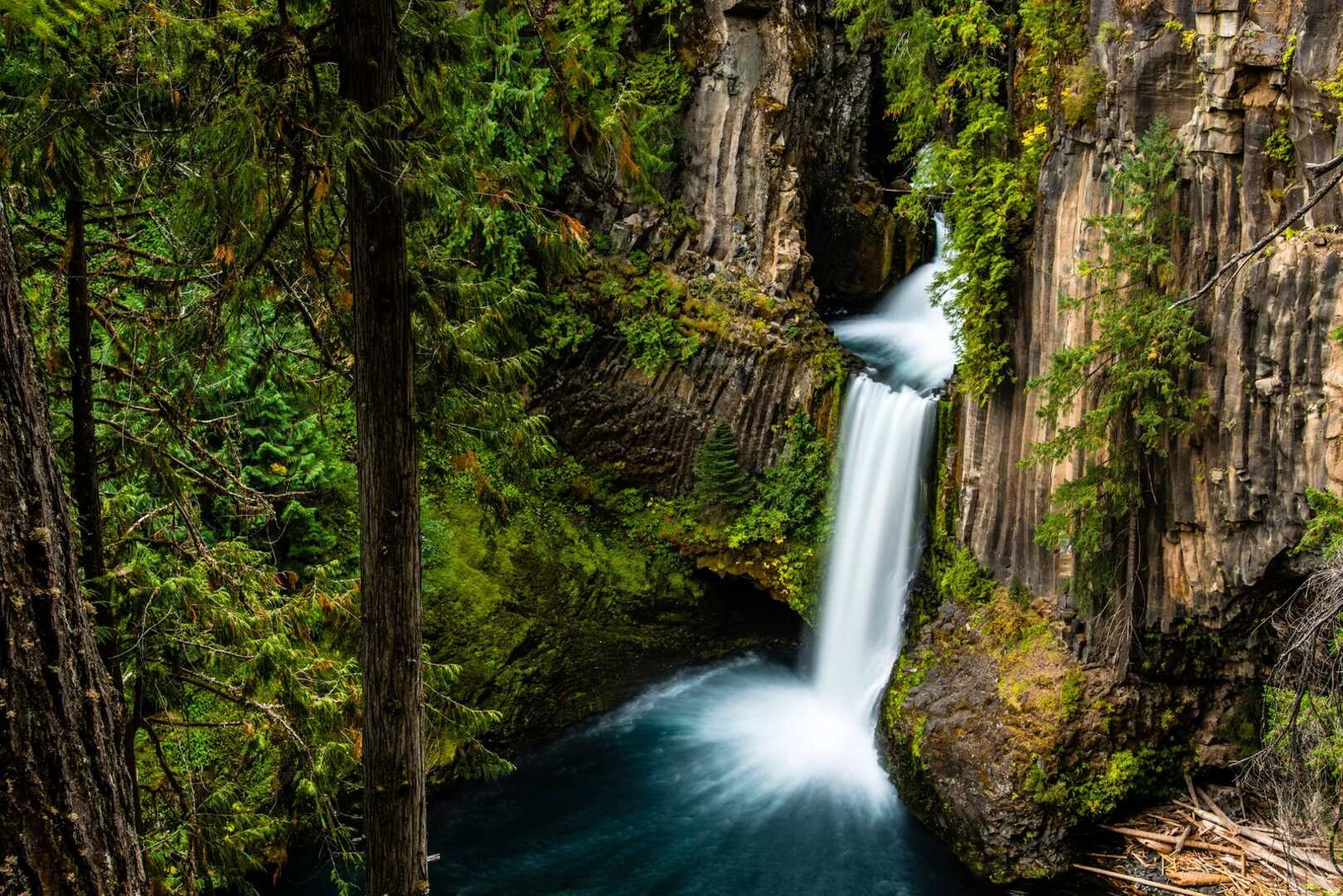 toketee-falls-majestic-basalt-wonderland