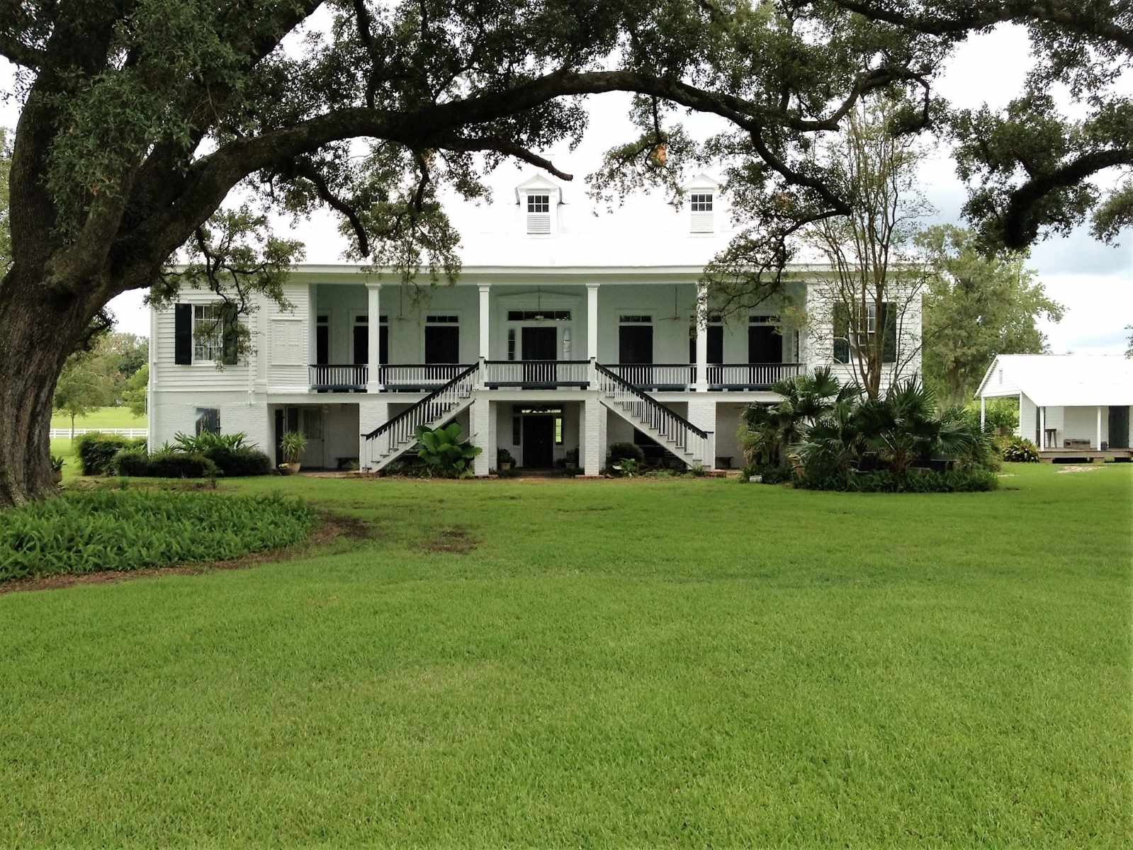 unearth-the-charm-of-vacheries-st-joseph-plantation