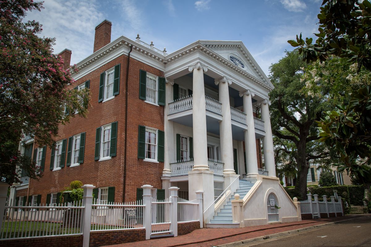 unveil-the-charm-of-natchezs-choctaw-hall