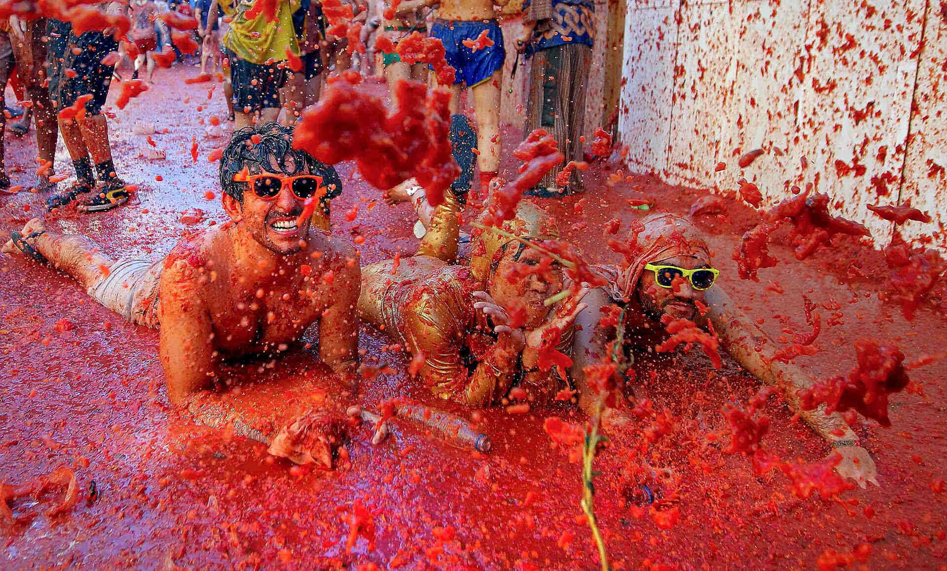 Vibrant-Tomato-Throwing-Festivals-For-Messy-Fun vibrant-tomato-throwing-festivals-for-messy-fun