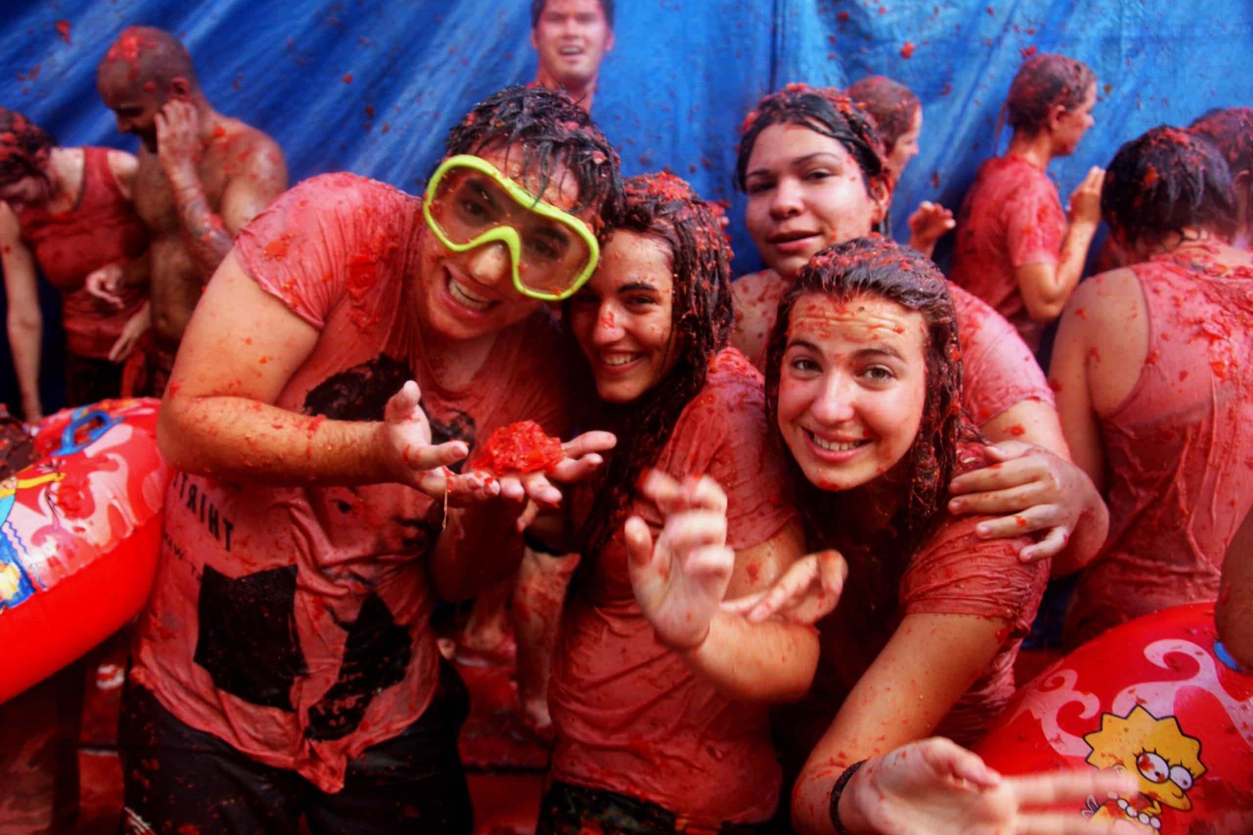 Vibrant-Tomato-Throwing-Festivals-For-Messy-Fun vibrant-tomato-throwing-festivals-for-messy-fun