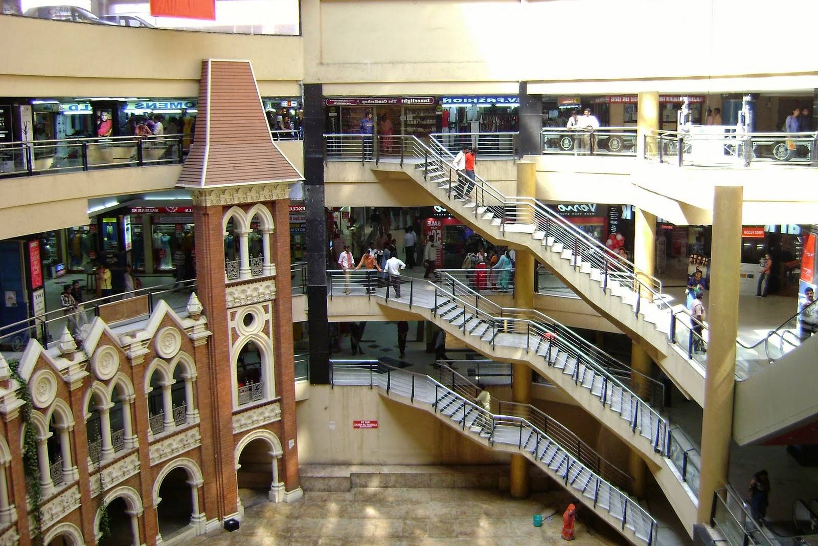 What-Keeps-India8217s-Oldest-Mall-A-Shopper8217s-Paradise what-keeps-indias-oldest-mall-a-shoppers-paradise