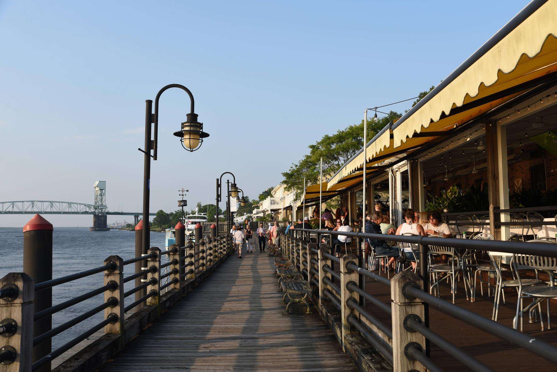 wilmingtons-riverwalk-north-carolinas-charming-waterfront