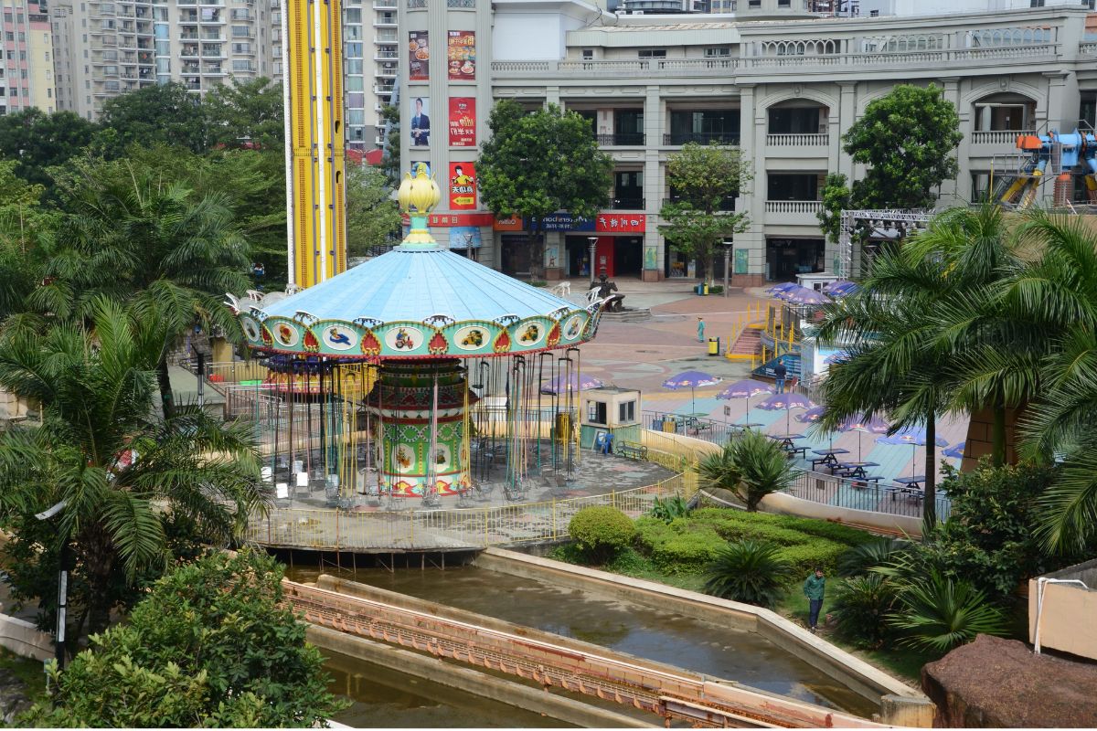 worlds-largest-shopping-mall-in-china-transforms-from-ghost-mall-to-bustling-hub