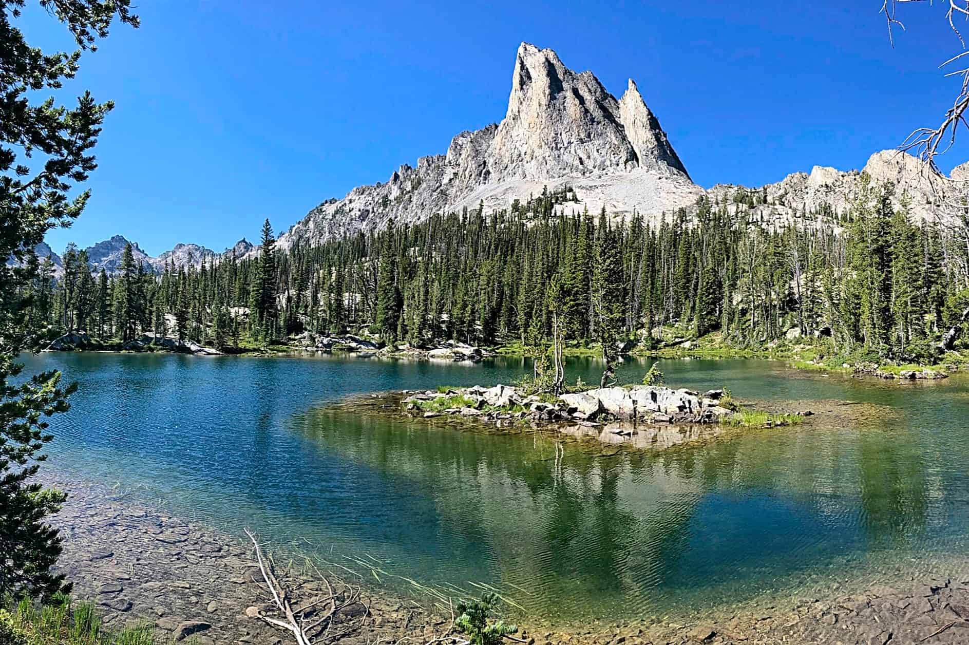 10-hidden-towns-in-idahos-sawtooth-mountains