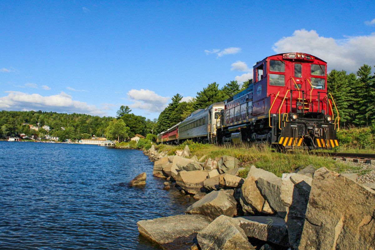 all-aboard-the-winnipesaukee-lake-shore-train-adventure