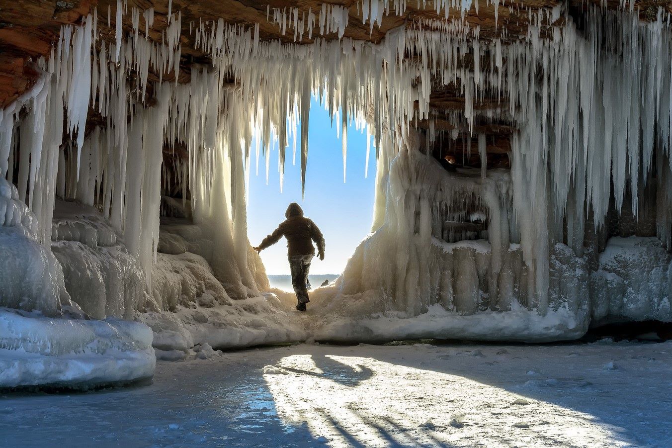 apostle-islands-sea-caves-wisconsins-frozen-marvel