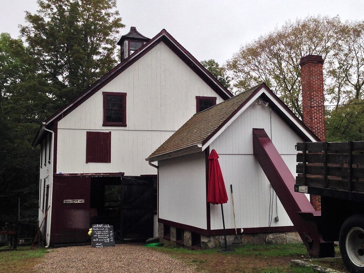 autumn-magic-at-mystics-b-f-clydes-cider-mill