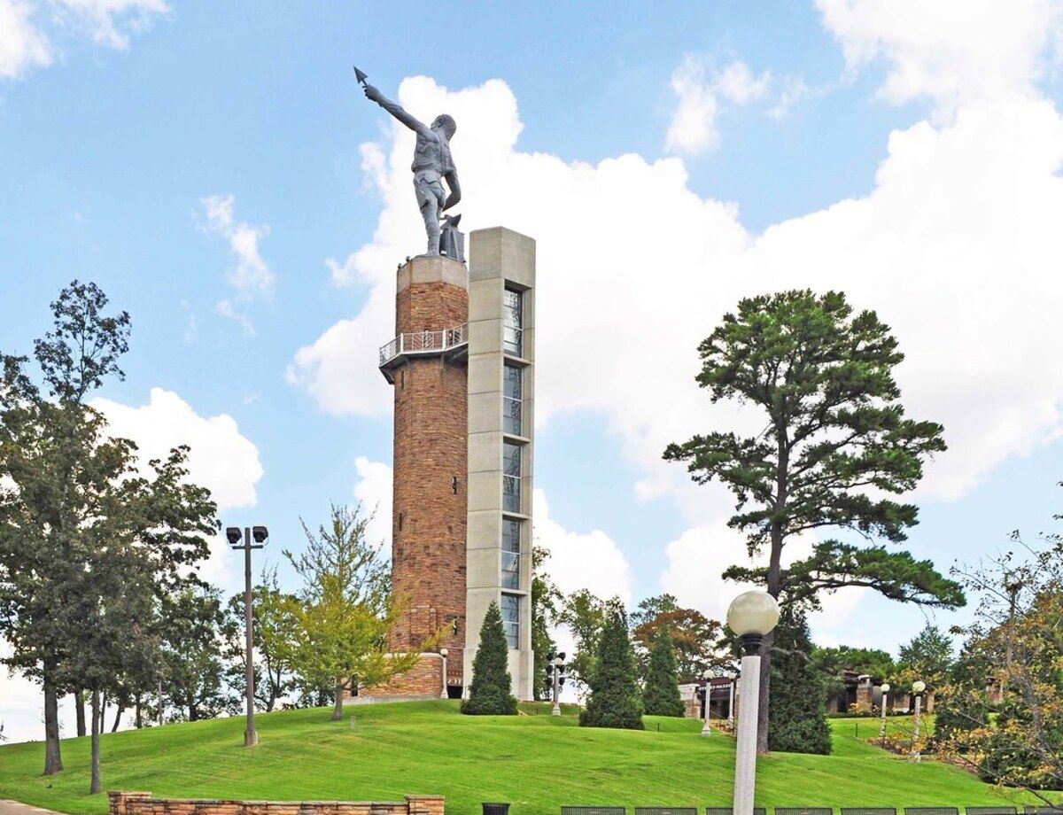 birminghams-majestic-iron-giant-at-vulcan-park