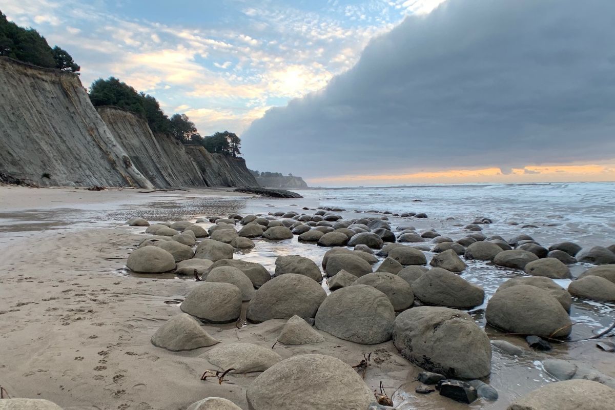 bowling-ball-beach-natures-marvel-at-schooner-gulch