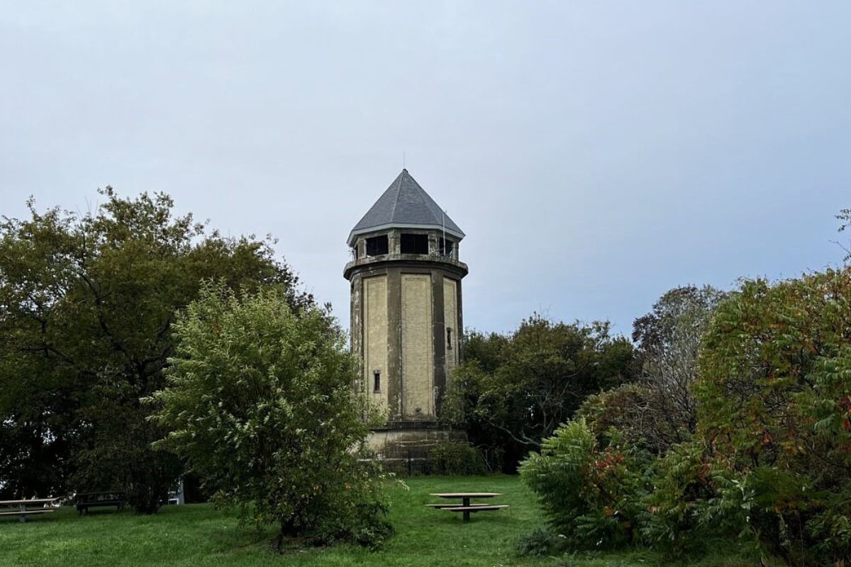 breathtaking-boston-harbor-views-at-fort-revere-park