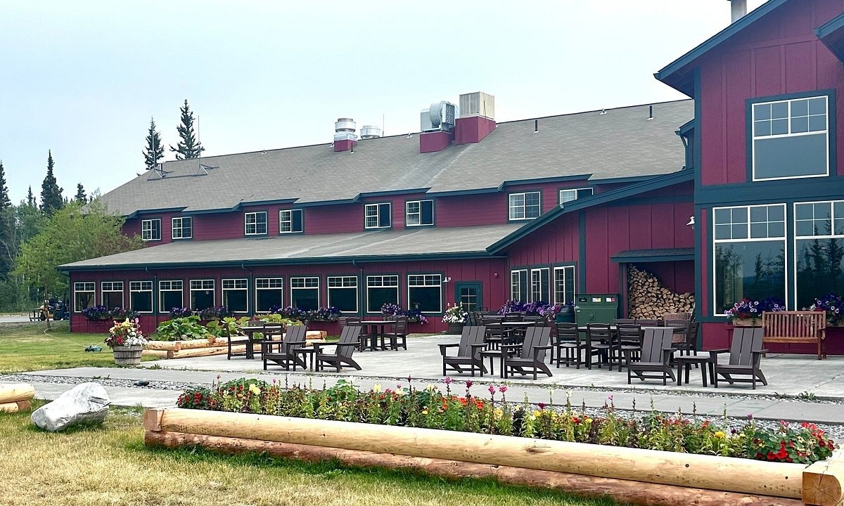 breathtaking-vistas-at-copper-river-princess-lodge