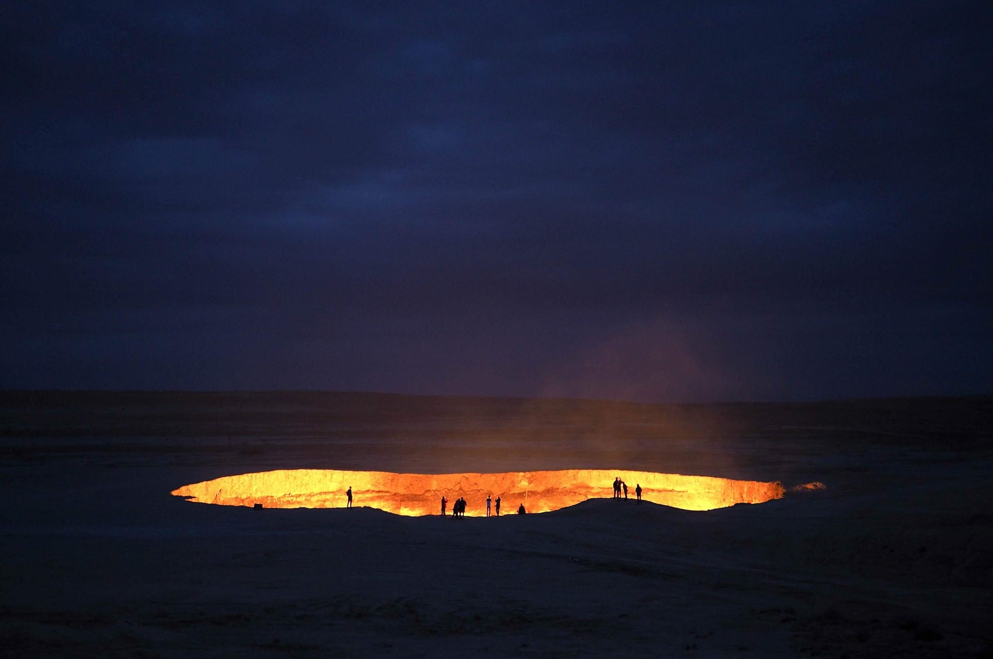 Camping-At-The-Mysterious-Darvaza-Gas-Crater camping-at-the-mysterious-darvaza-gas-crater