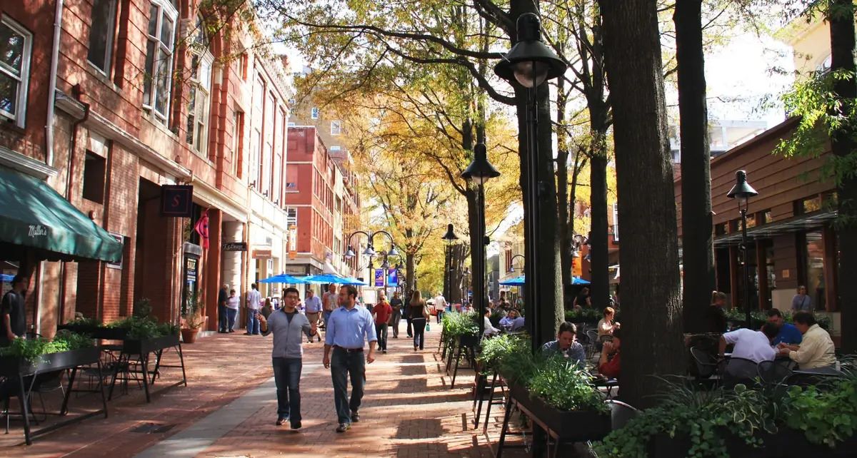 charlottesvilles-vibrant-downtown-mall-awaits