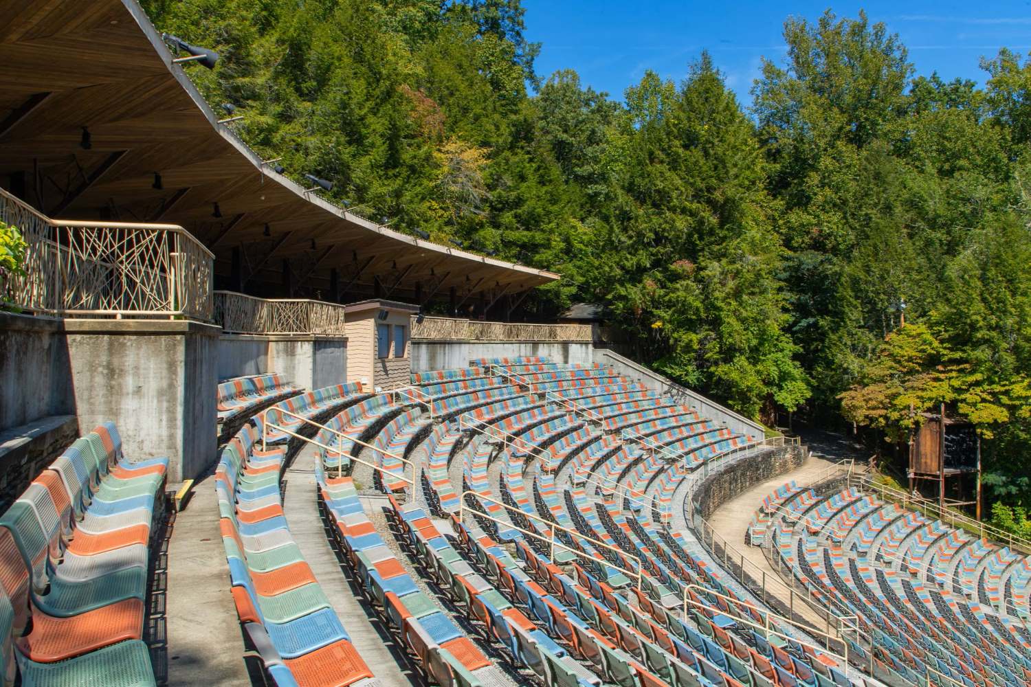 cherokees-unto-these-hills-an-unforgettable-outdoor-drama