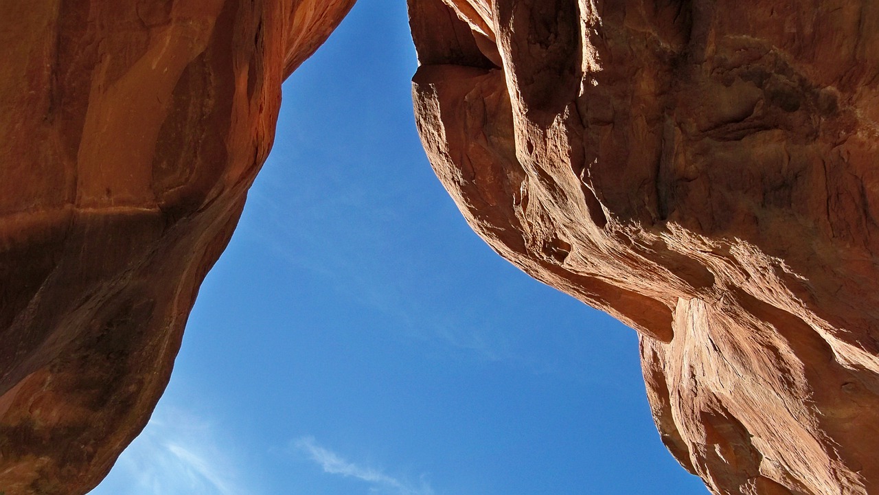 dive-into-oak-creek-canyons-red-rock-oasis