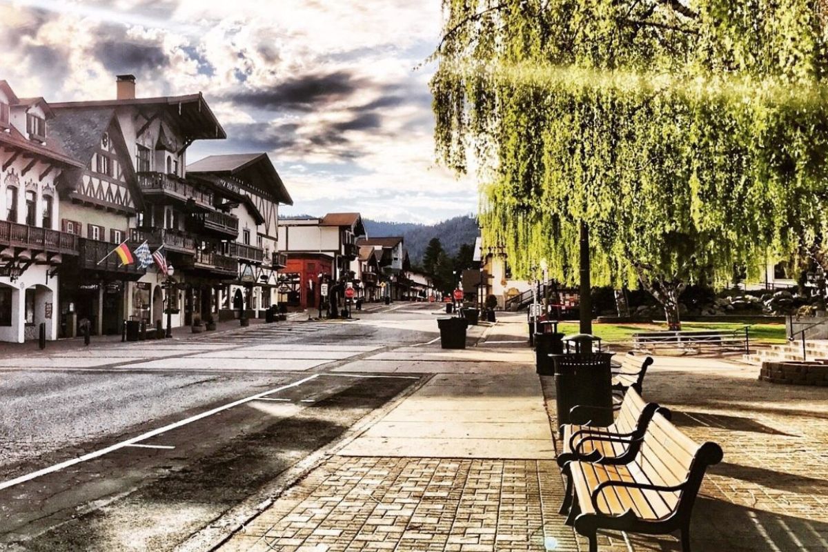 enchanting-delights-at-leavenworths-front-street-park