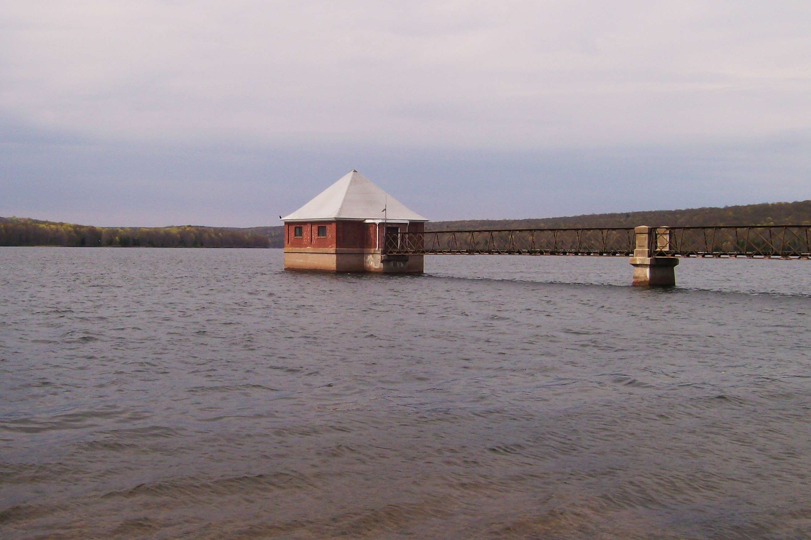 enchanting-escape-to-north-branfords-lake-gaillard