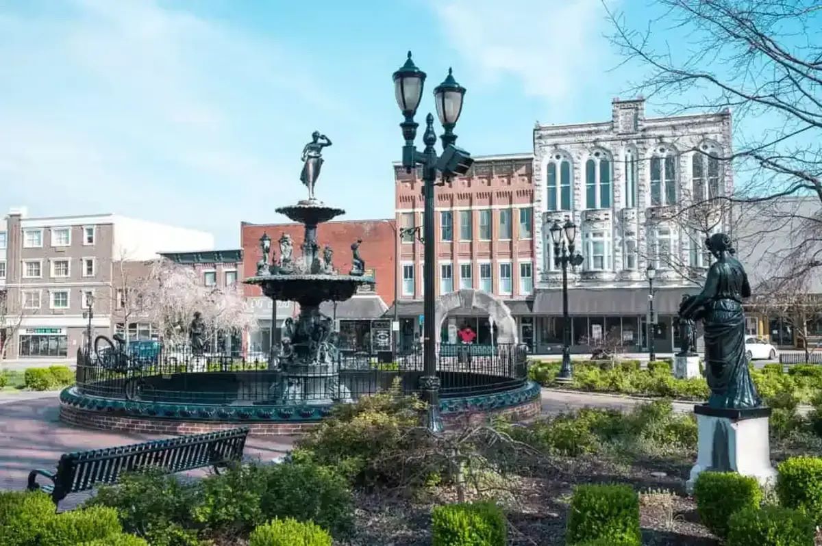 enchanting-escapes-at-bowling-greens-fountain-square-park