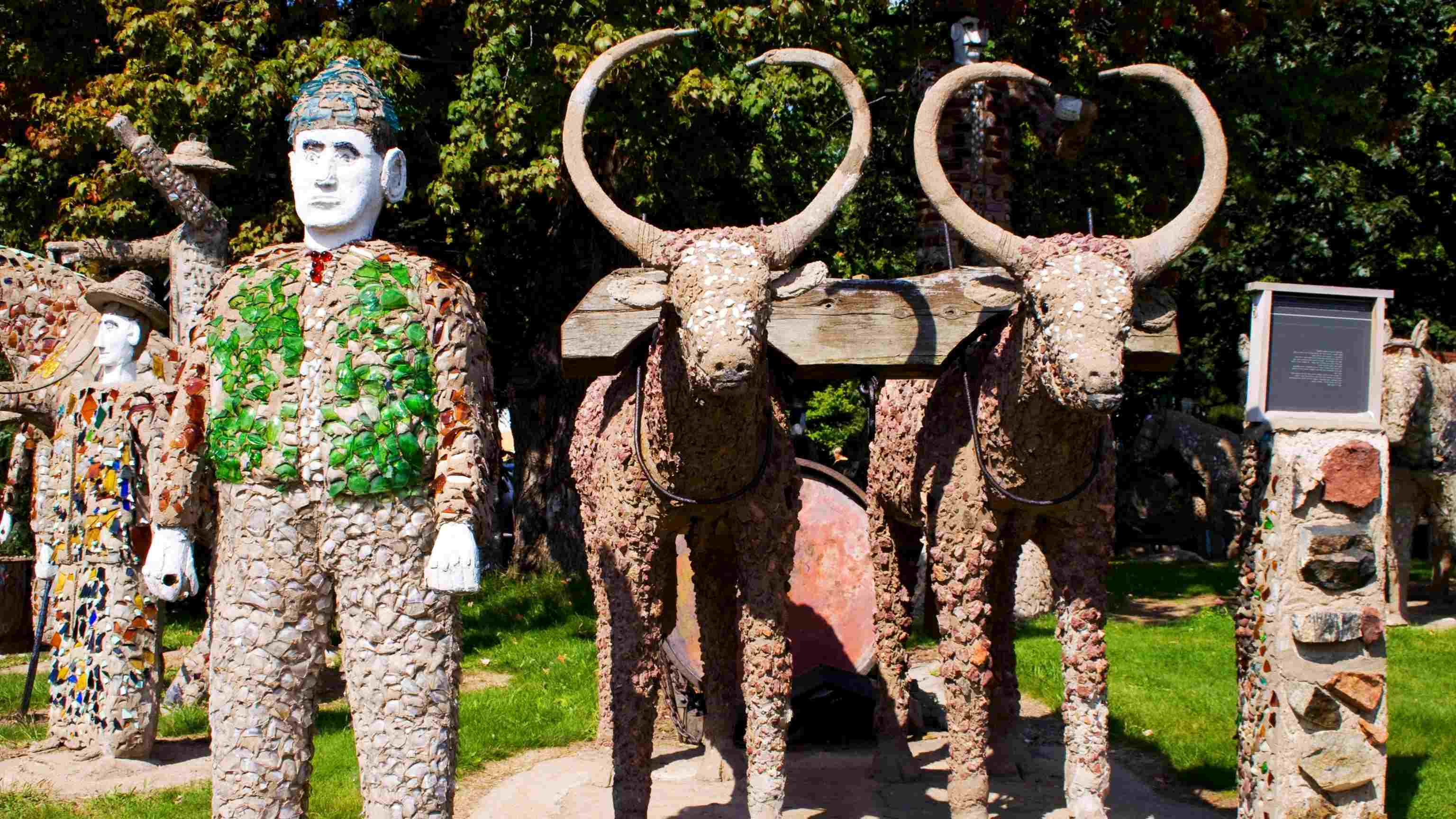 enchanting-folk-art-statues-at-wisconsin-concrete-park