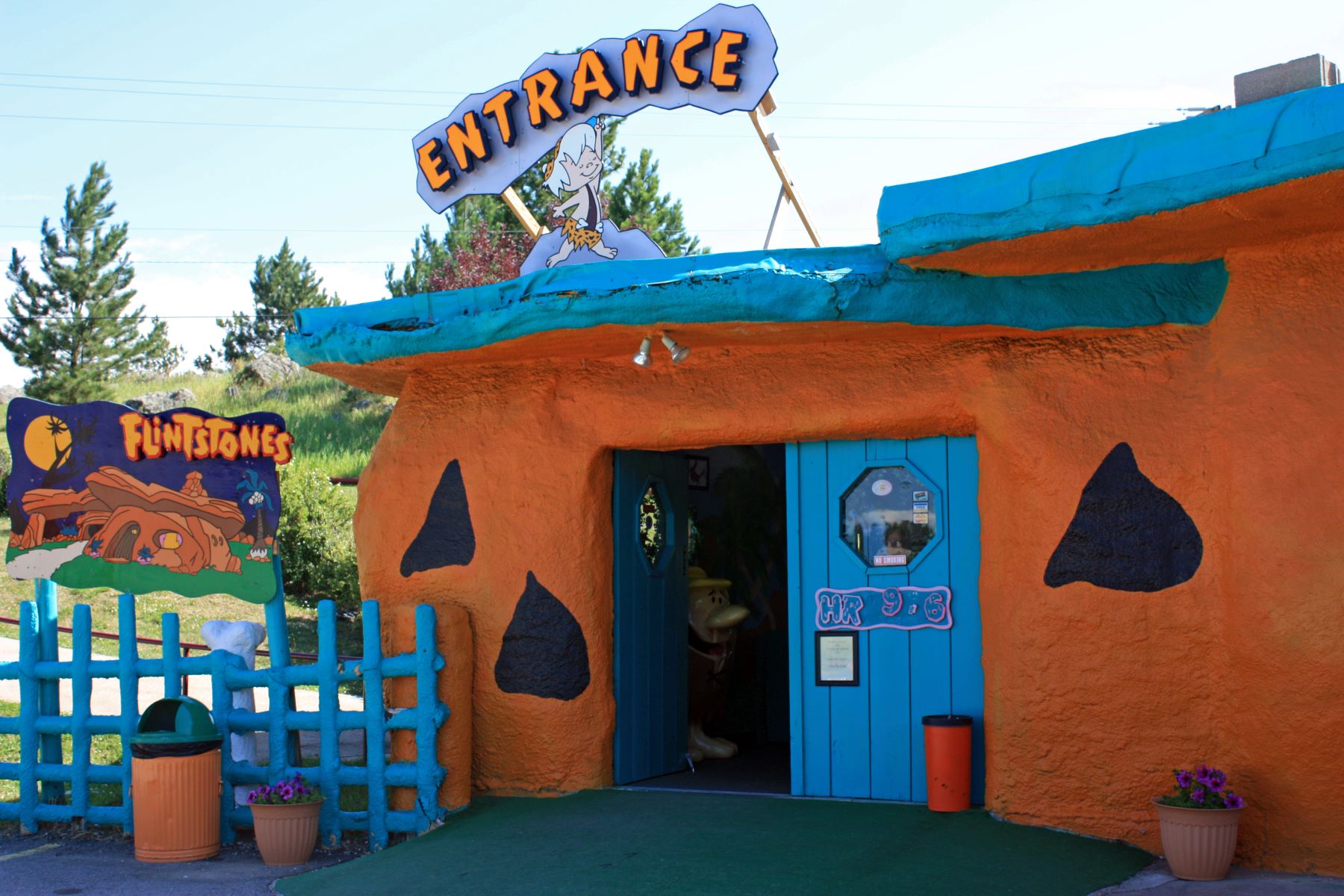 experience-the-fun-at-custers-flintstones-bedrock-city