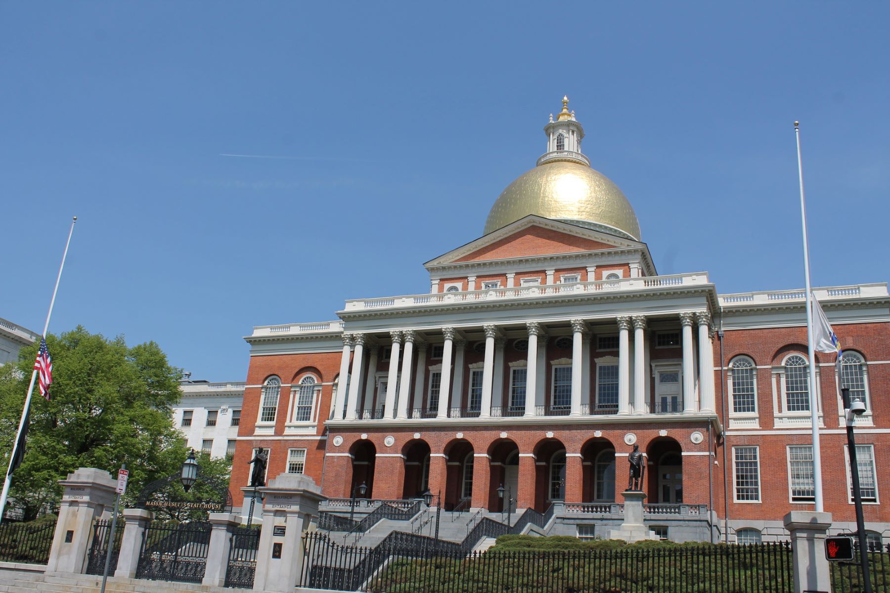 Gleaming-Gold-Unveil-The-Massachusetts-State-House-Dome gleaming-gold-unveil-the-massachusetts-state-house-dome