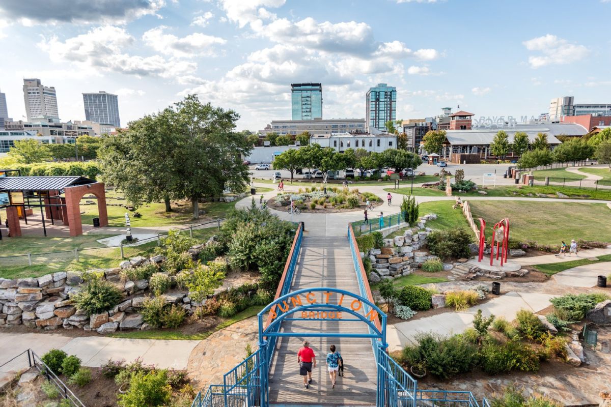 glide-through-fun-at-arkansas-skatium