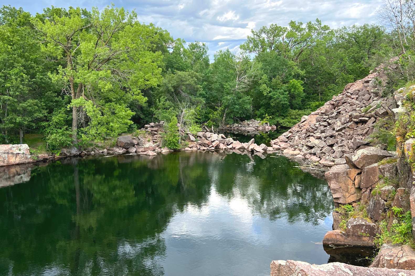 glistening-wonders-at-quarry-parks-granite-pool
