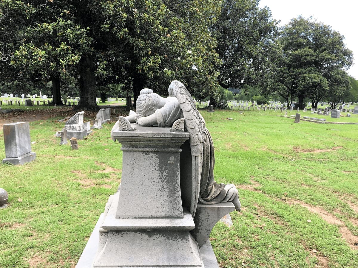 haunting-beauty-of-columbus-friendship-cemetery