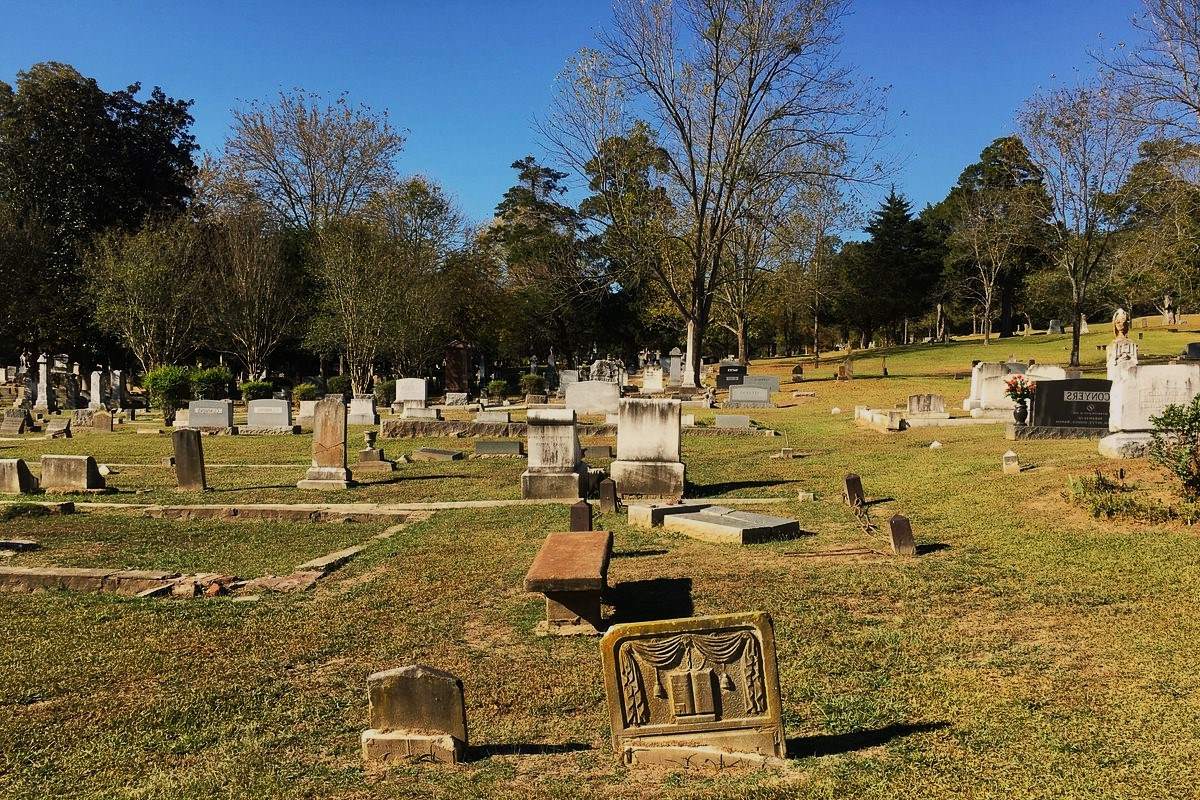 haunting-beauty-of-glenwood-cemetery-in-yazoo-city