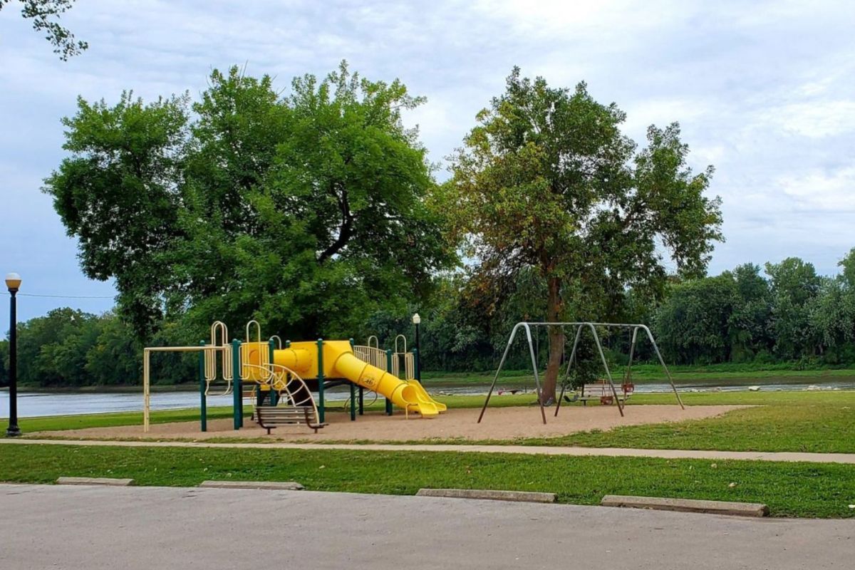 havana-riverfront-park-a-scenic-urban-oasis