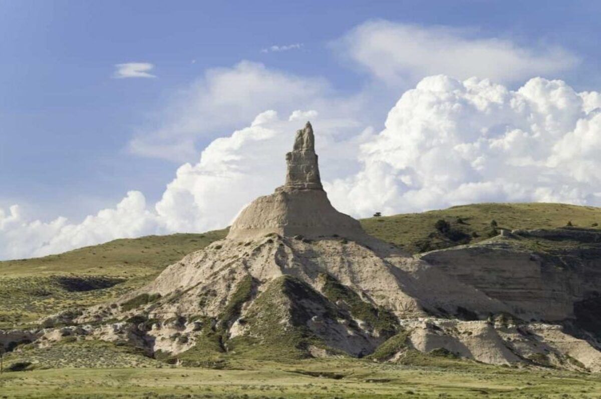 hidden-echoes-of-the-oregon-trail-landmarks