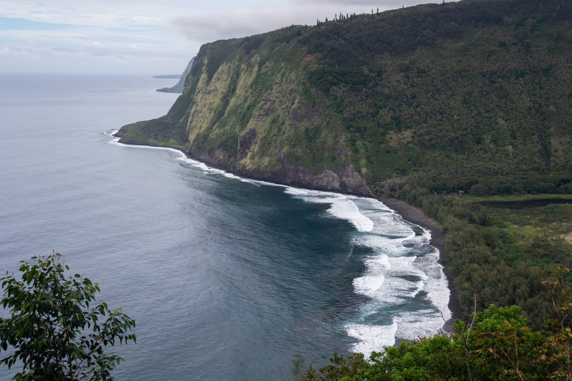 hidden-paradise-waimanu-valleys-black-sand-beach