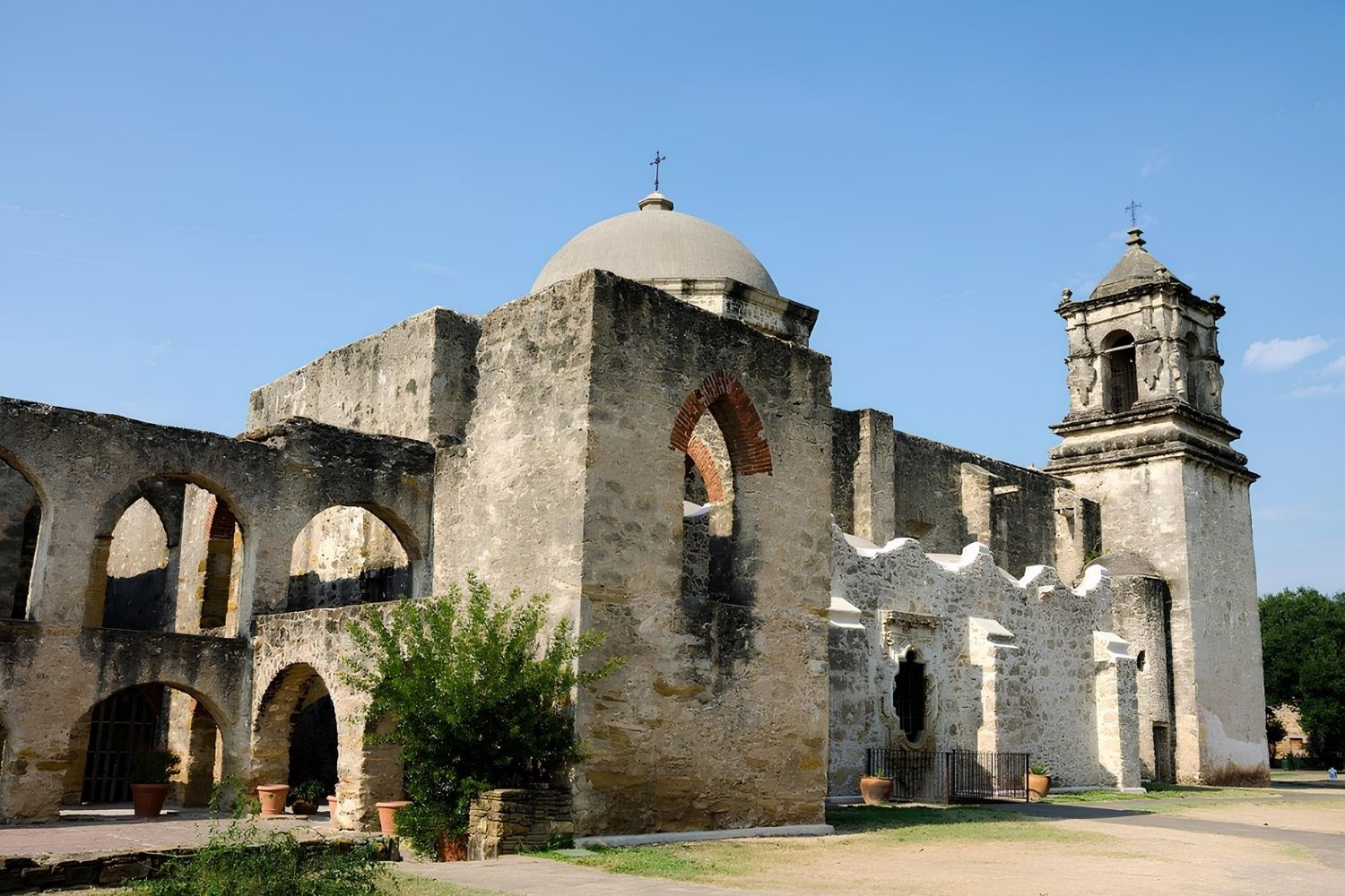 hidden-ruins-of-spanish-missions-in-texas