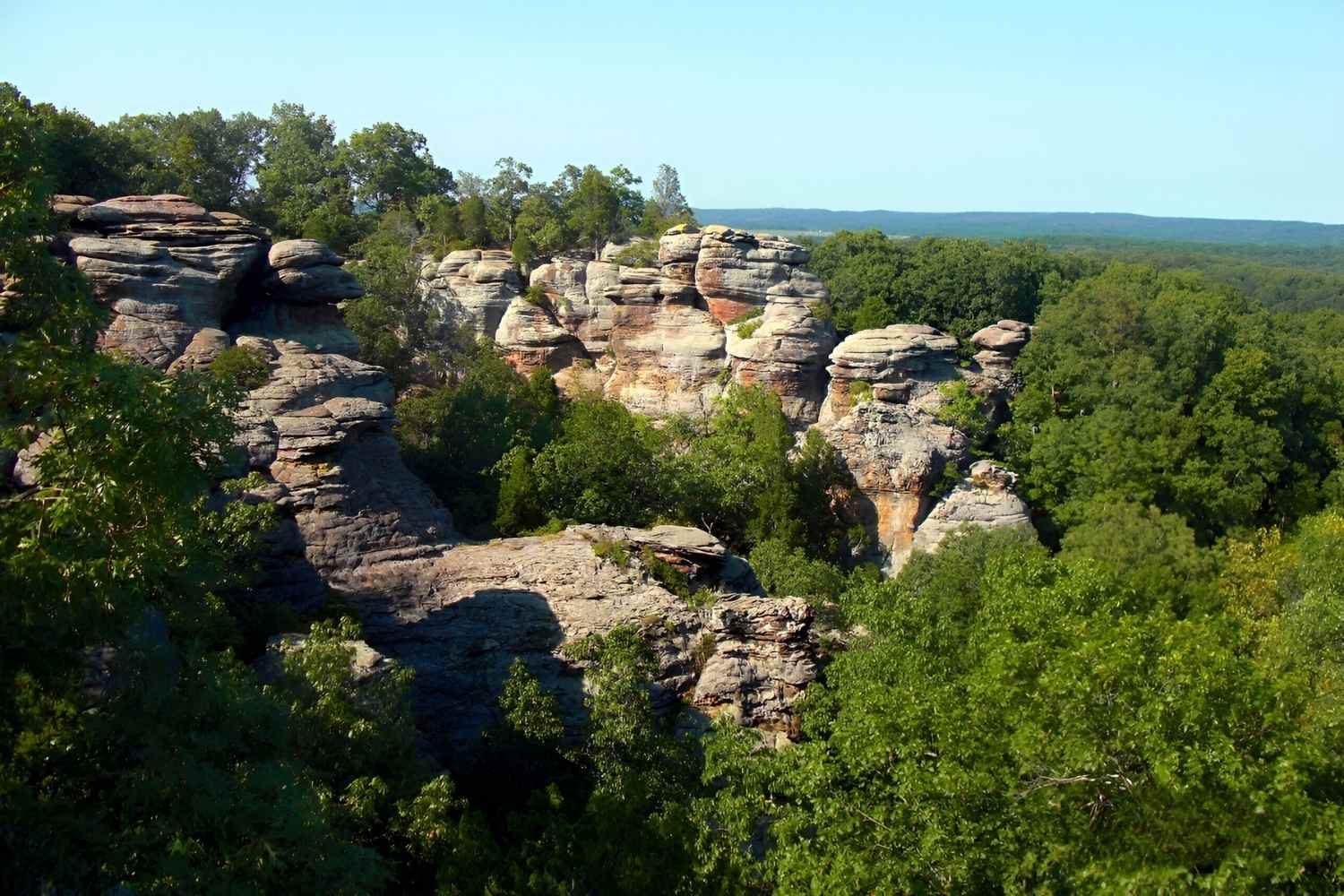 hidden-sandstone-arches-in-illinois-garden-of-the-gods