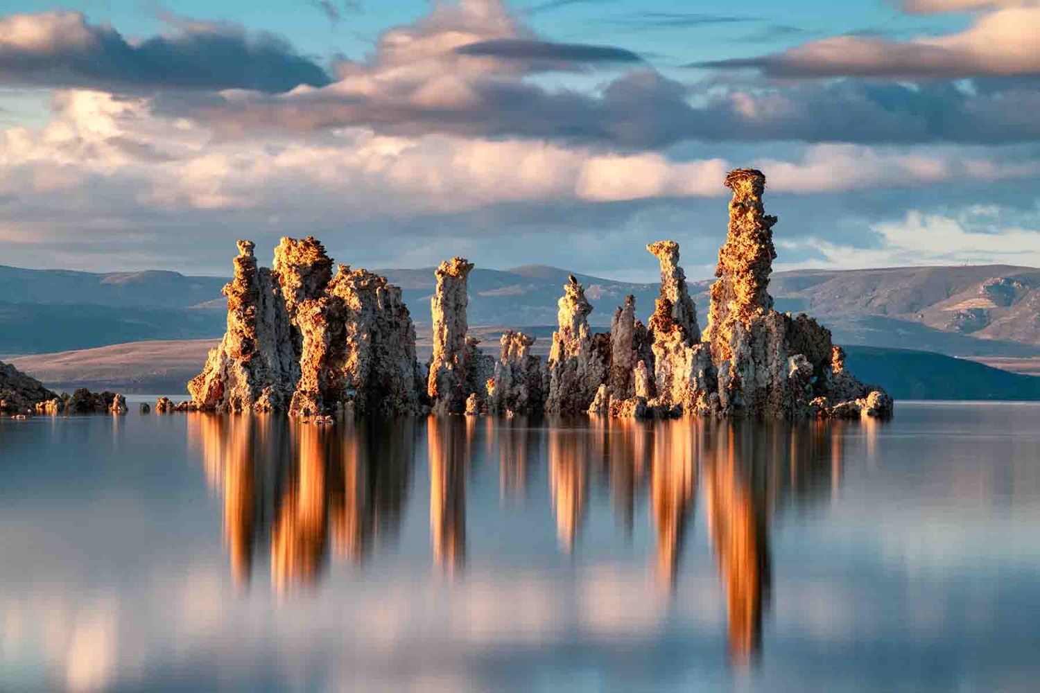 hidden-stromatolite-lakes-of-californias-mono-lake