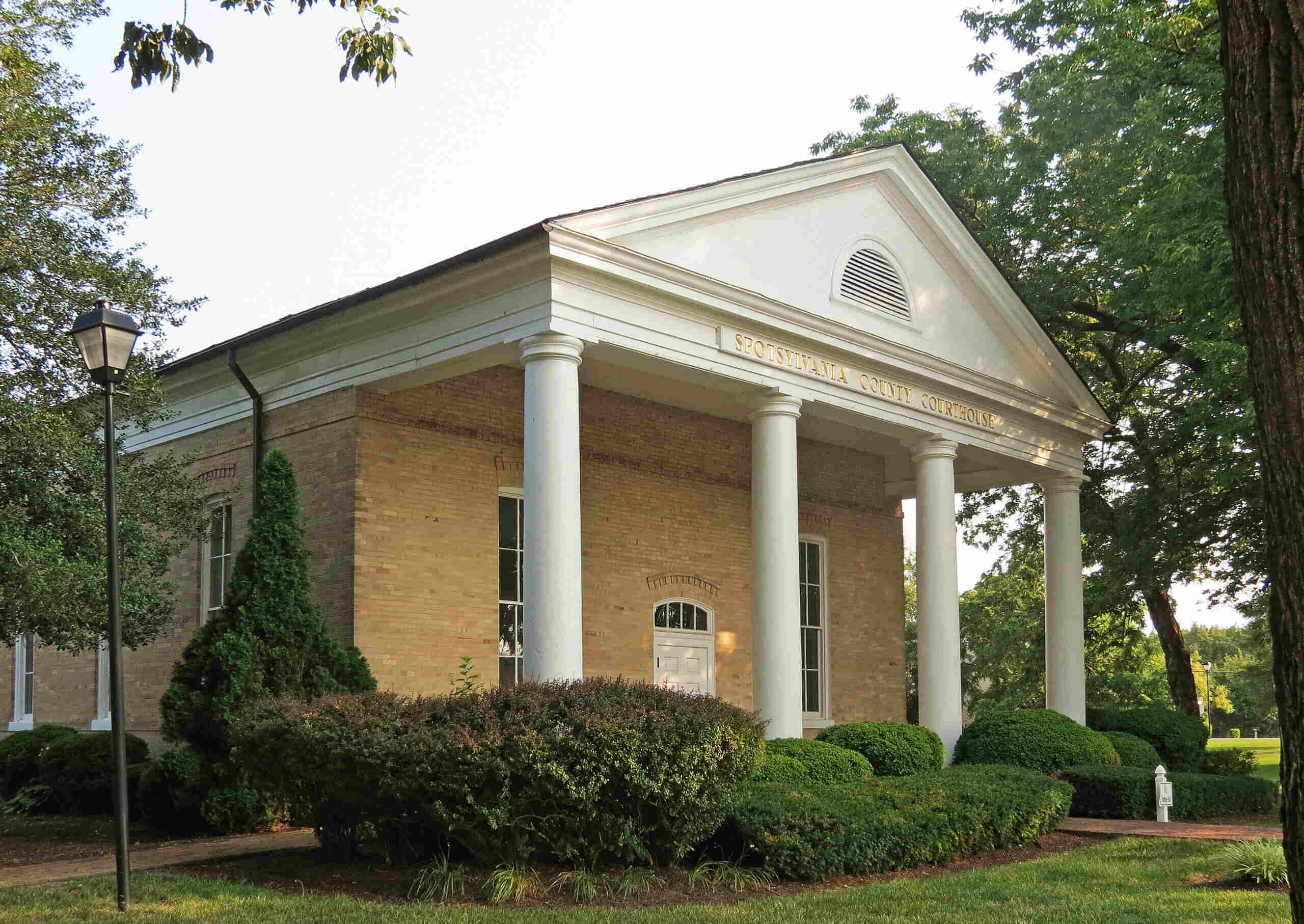 historic-charm-at-fredericksburgs-spotsylvania-courthouse