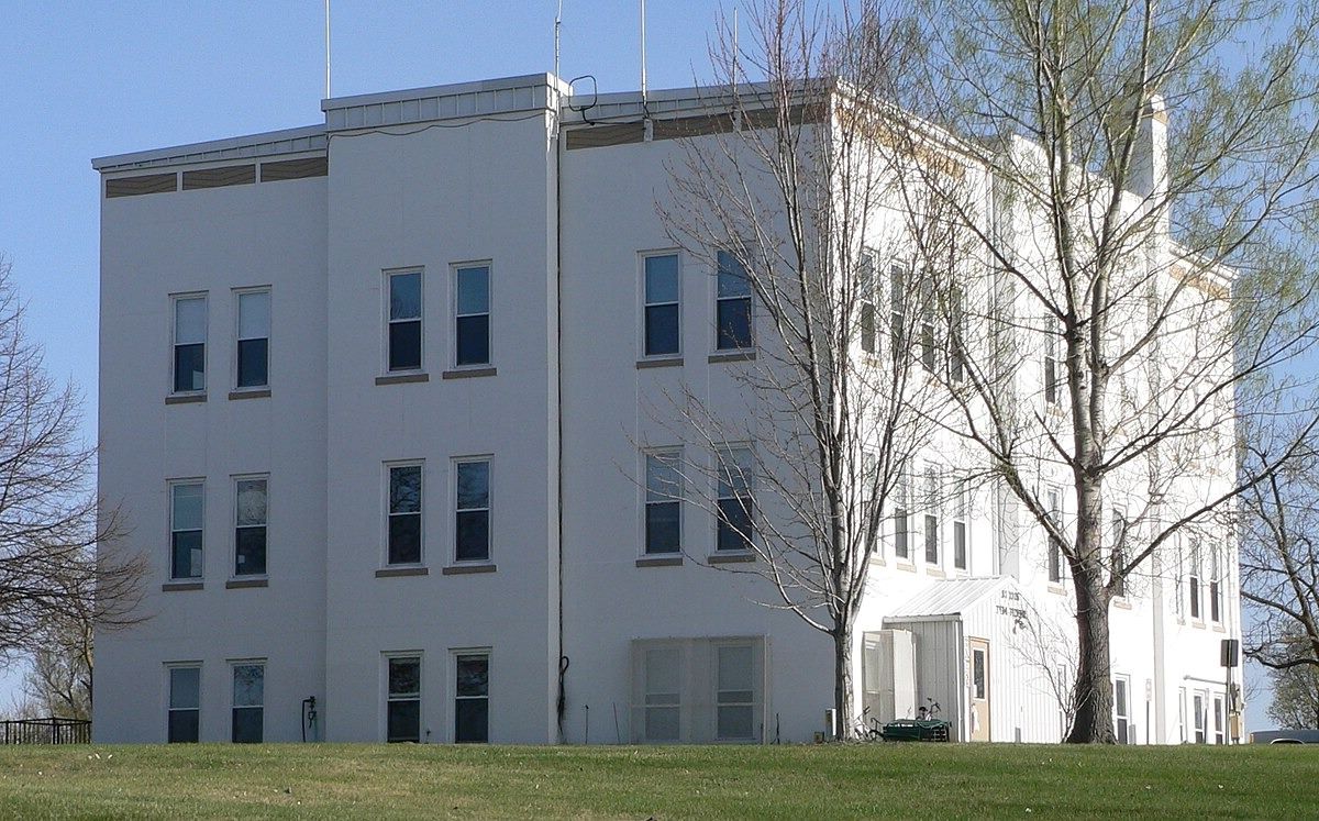 historic-charm-of-bassetts-rock-county-courthouse
