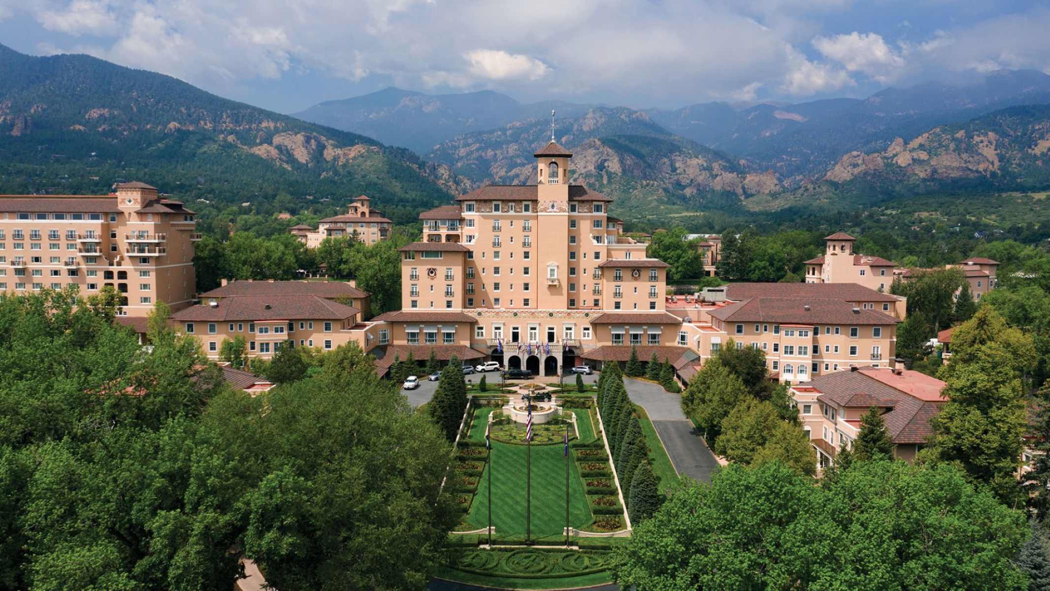 indulge-in-broadmoor-hotels-ultimate-luxury-retreat