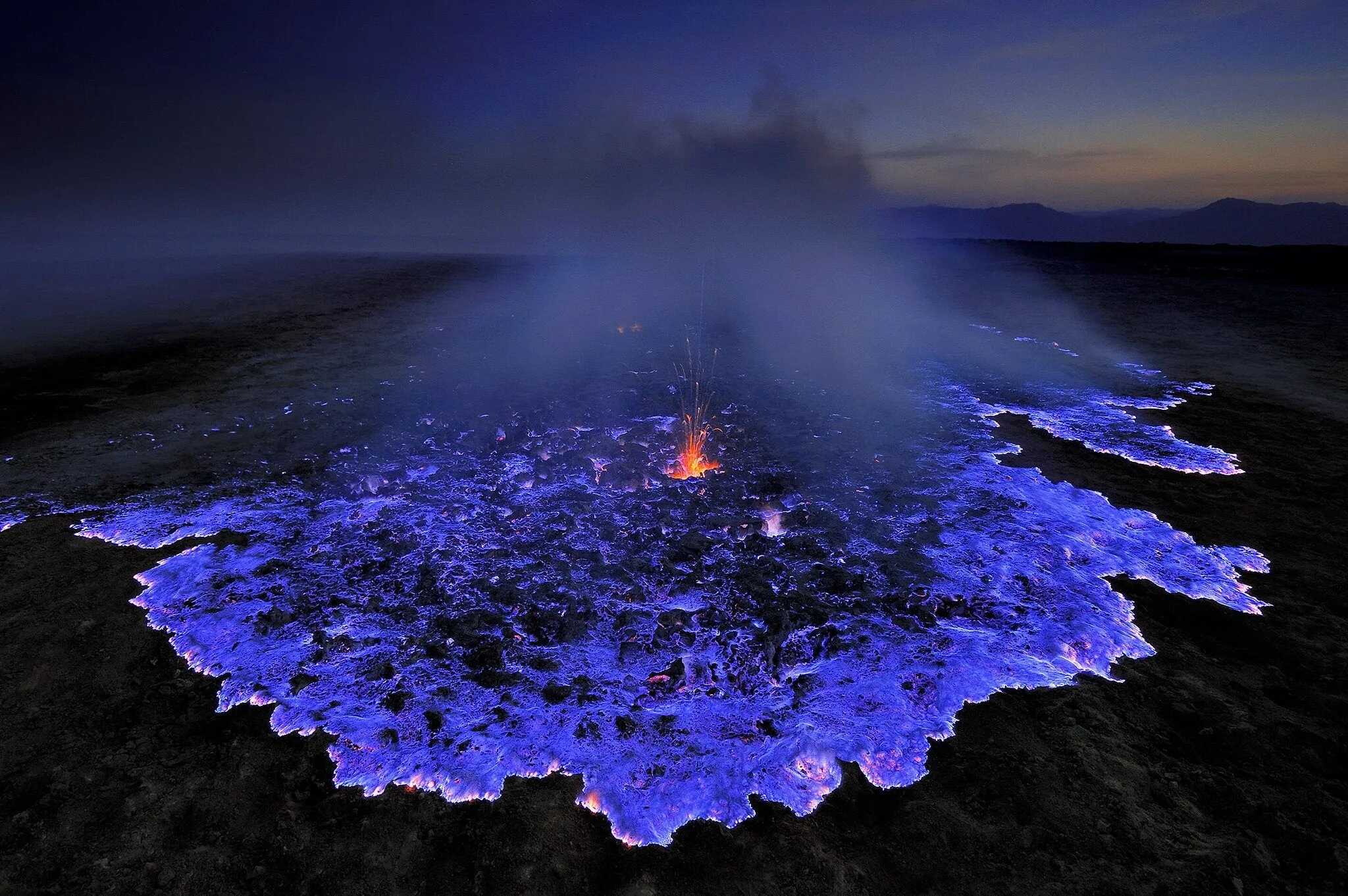 Kawah-Ijen-Indonesia-Experience-The-Blue-Lava-Night-Hike kawah-ijen-indonesia-experience-the-blue-lava-night-hike