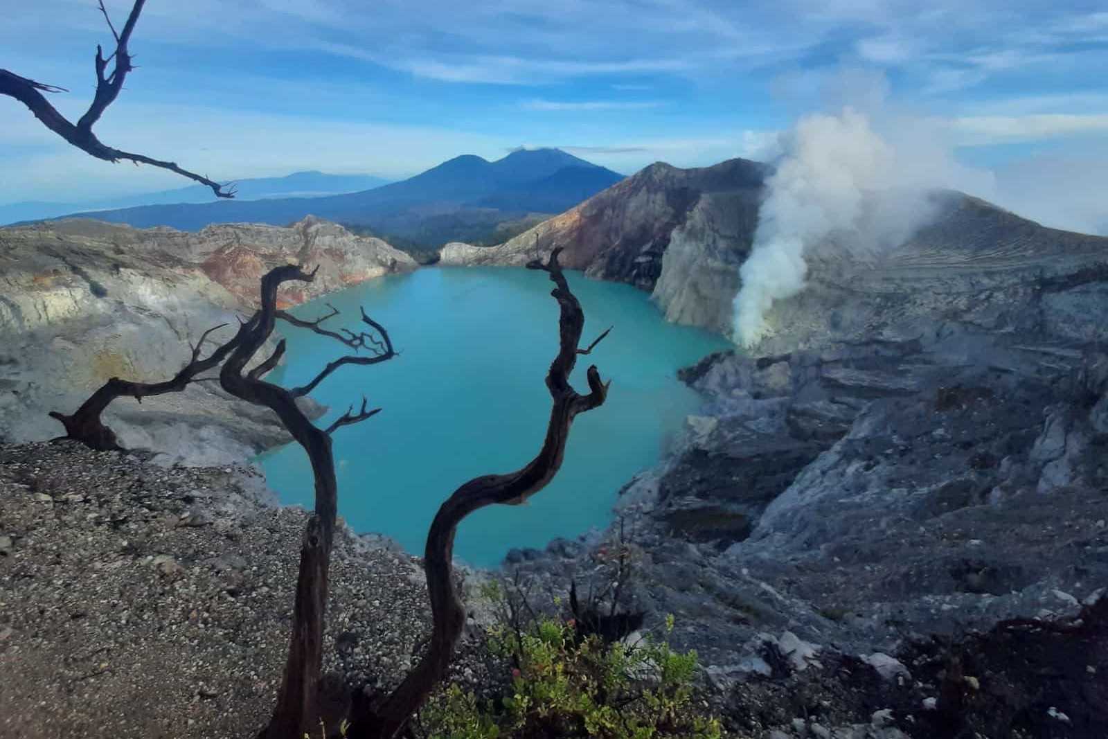 Kawah-Ijen-Indonesia-The-Mysterious-Sulphur-Mining-Adventure kawah-ijen-indonesia-the-mysterious-sulphur-mining-adventure