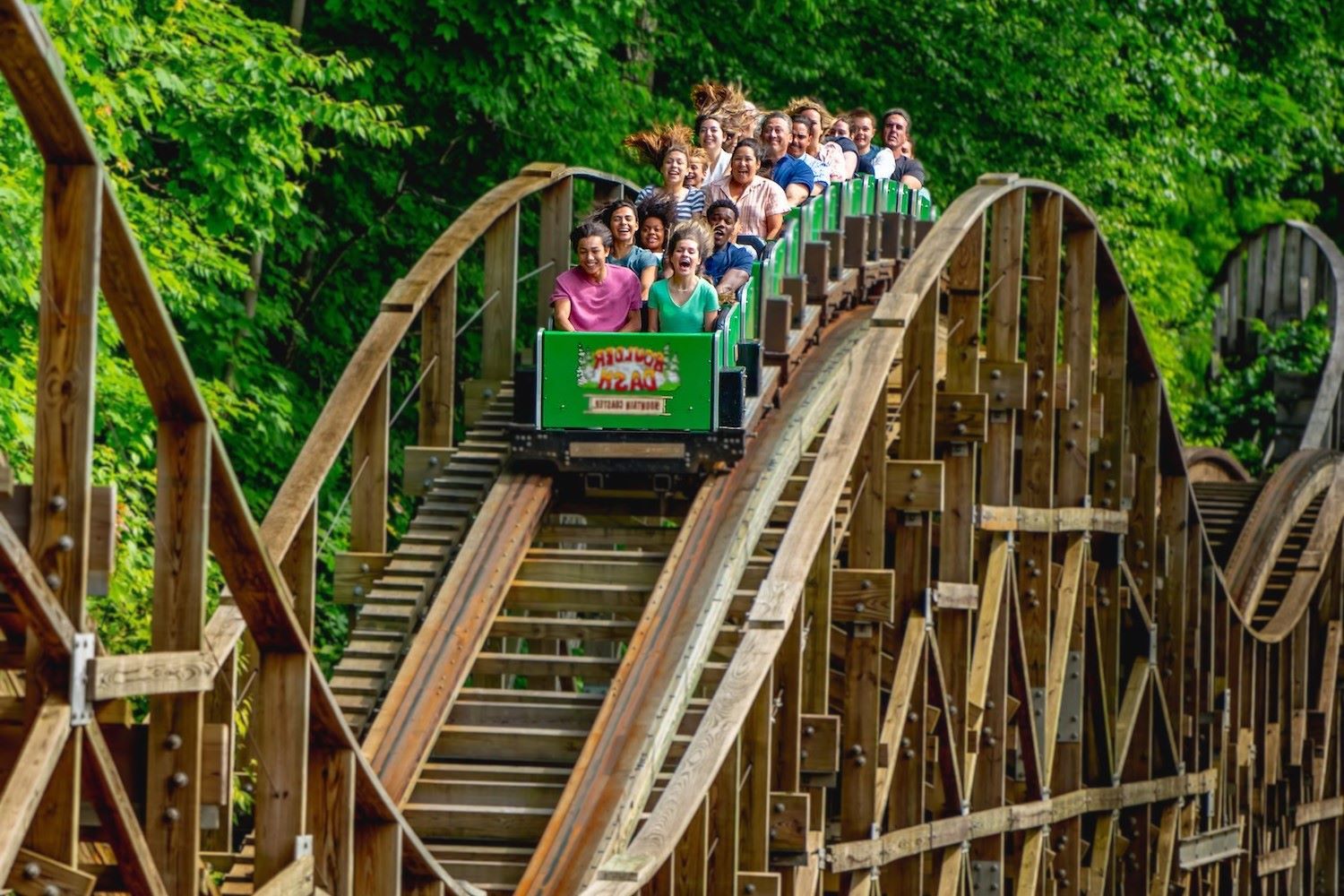 lake-compounces-heart-pounding-wooden-coasters