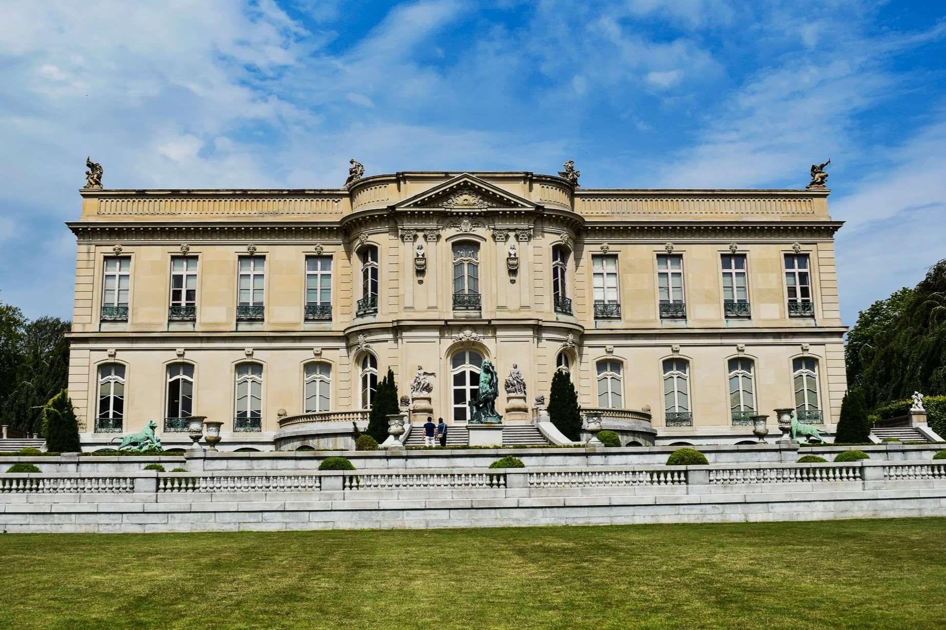 lavish-elegance-at-the-elms-newport-estate