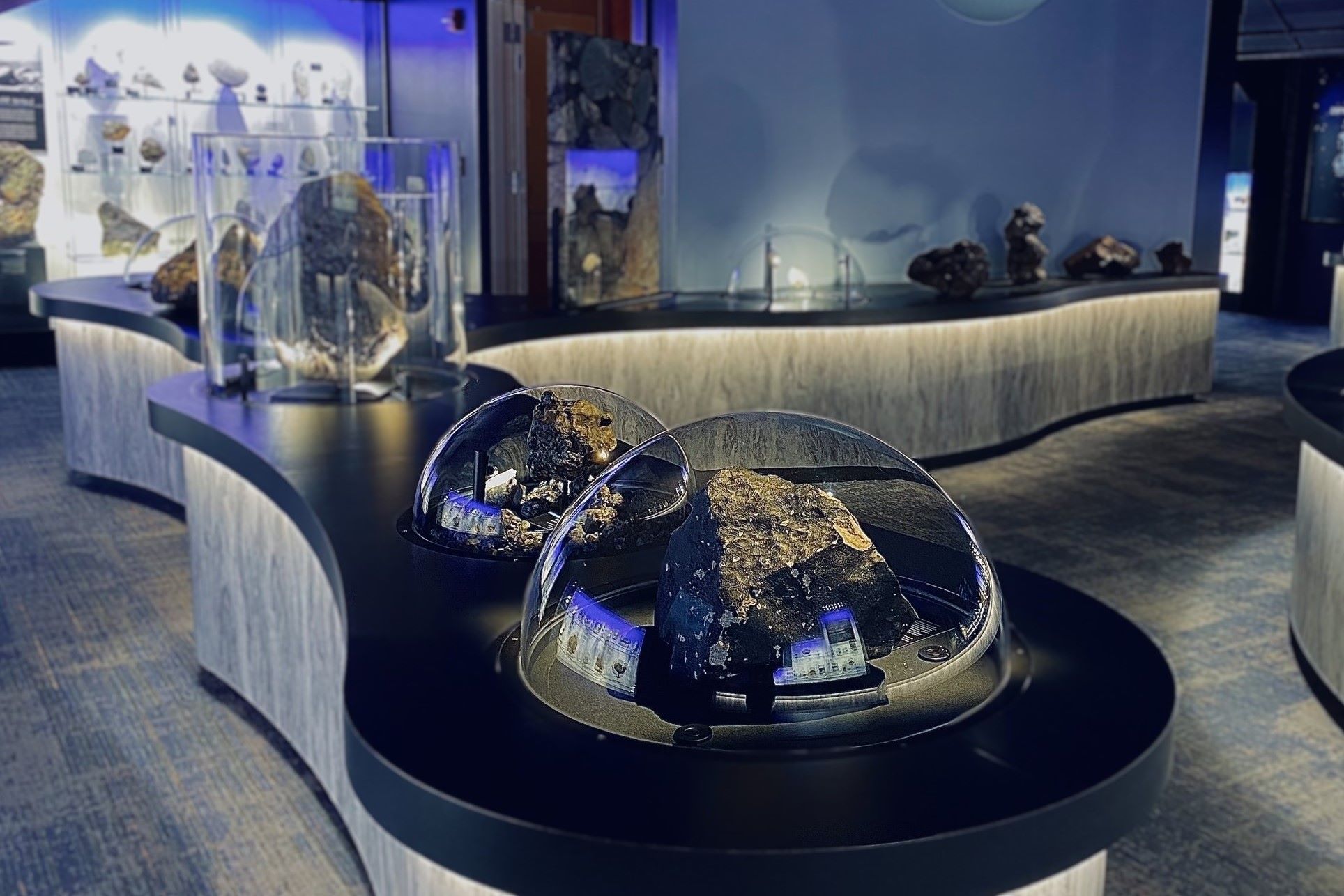 maines-meteorite-marvels-at-the-mineral-gem-museum