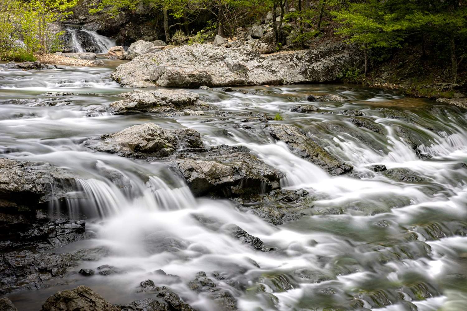 majestic-views-await-at-little-missouri-falls