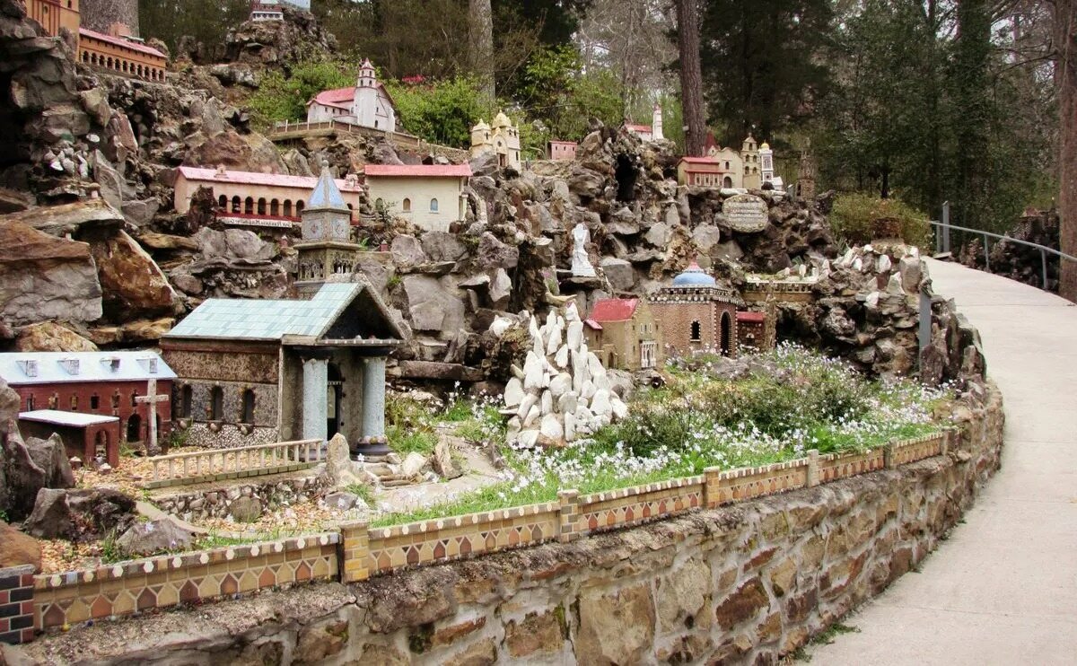 Marvel-At-The-Miniature-Wonders-Of-Ave-Maria-Grotto marvel-at-the-miniature-wonders-of-ave-maria-grotto